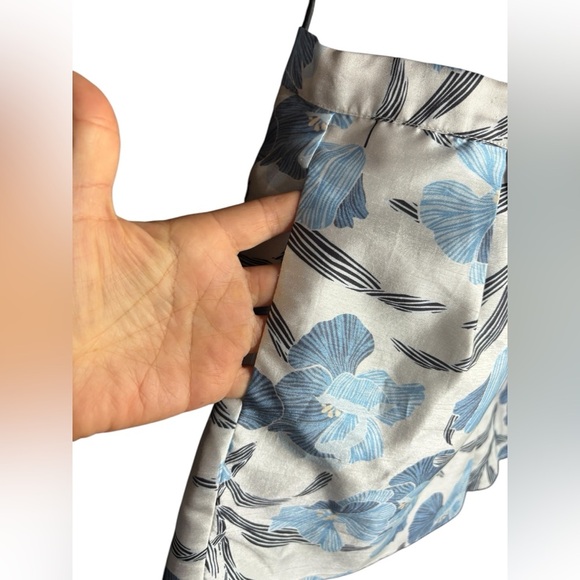 American threads Women’s floral Shorts set White Blue size, Small preloved - Picture 5 of 10